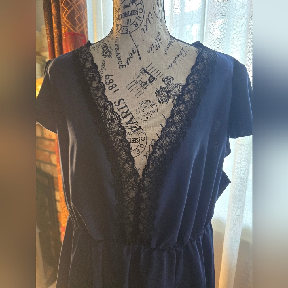 Source Unknown Navy V-Neck Blouse with Black Lace Trim